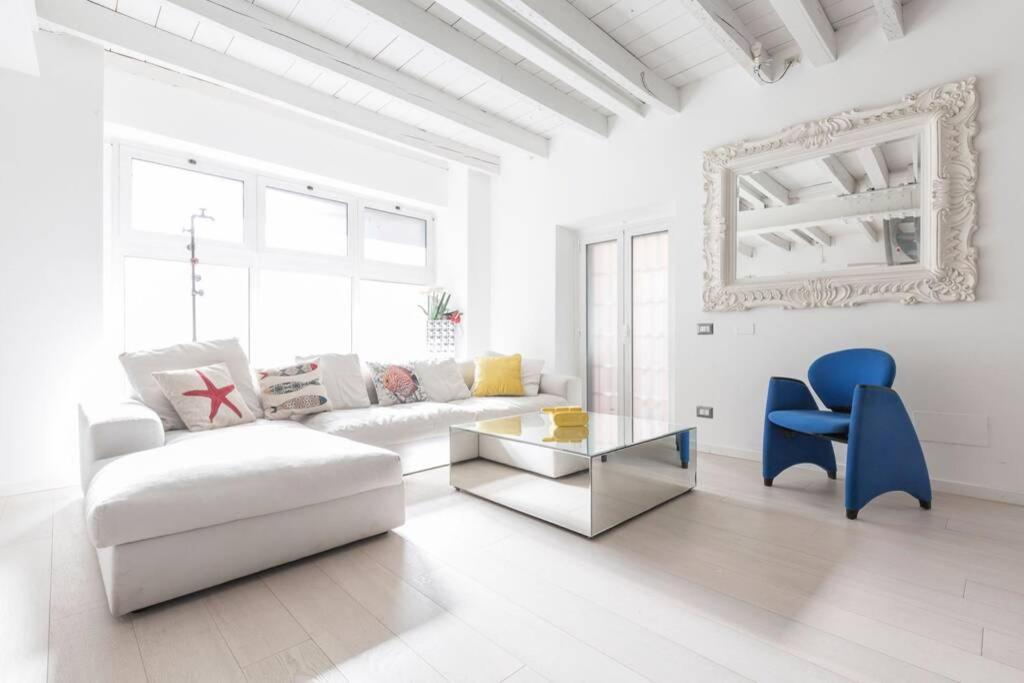 Apartment Unique 4 Storey House On Naviglio 4bd, 4bt Mailand