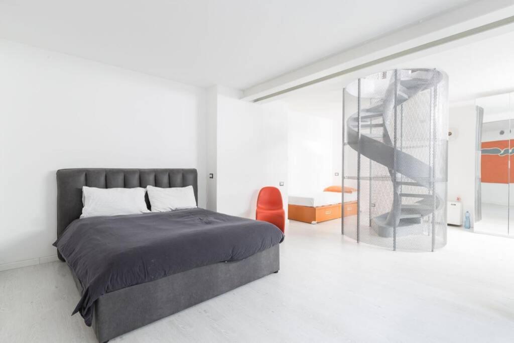 Unique 4 Storey House On Naviglio 4bd, 4bt Mailand